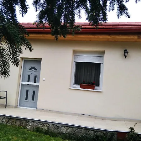Esze Vendegszoba Tata Exterior photo