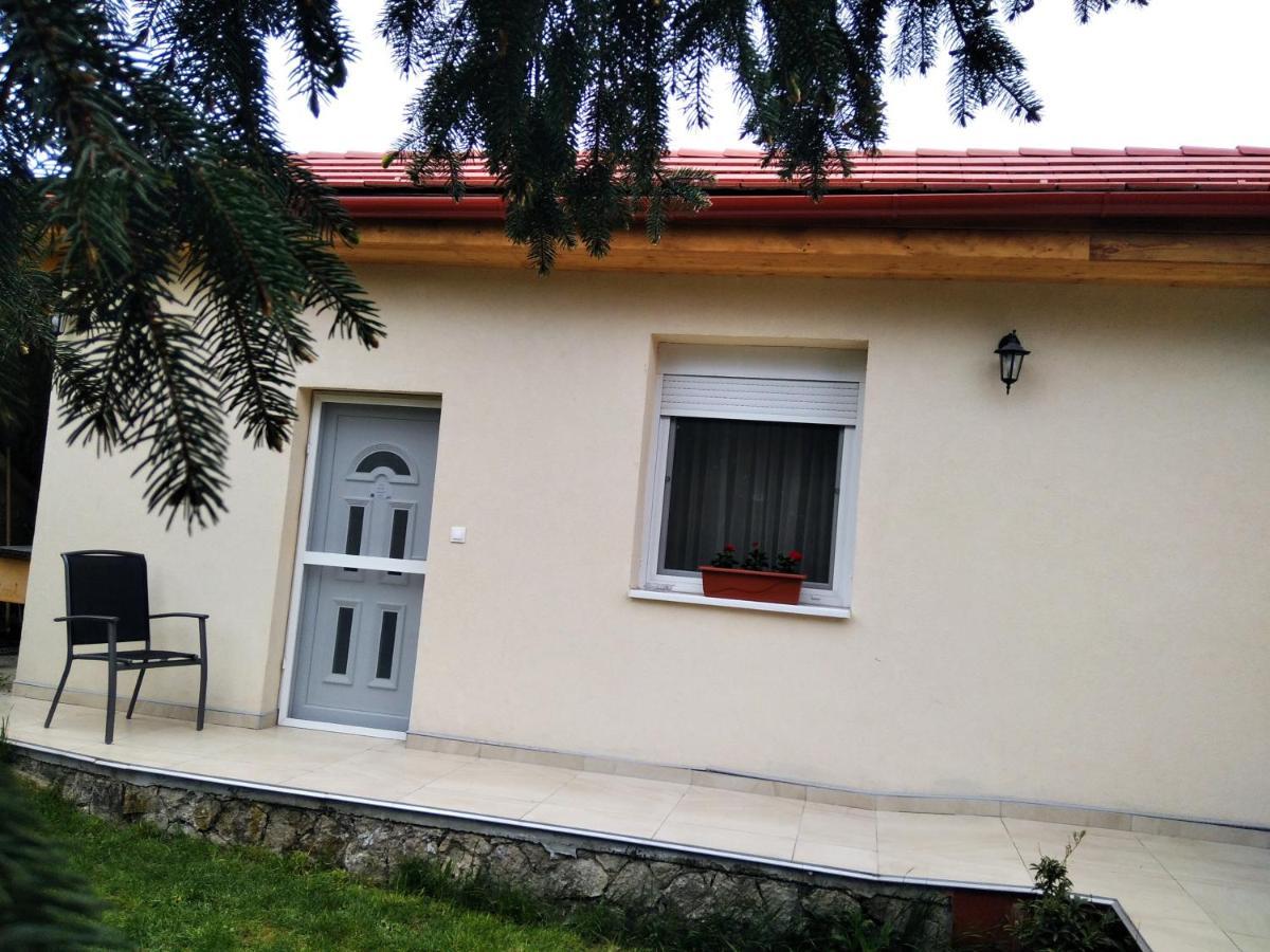 Esze Vendegszoba Apartment *