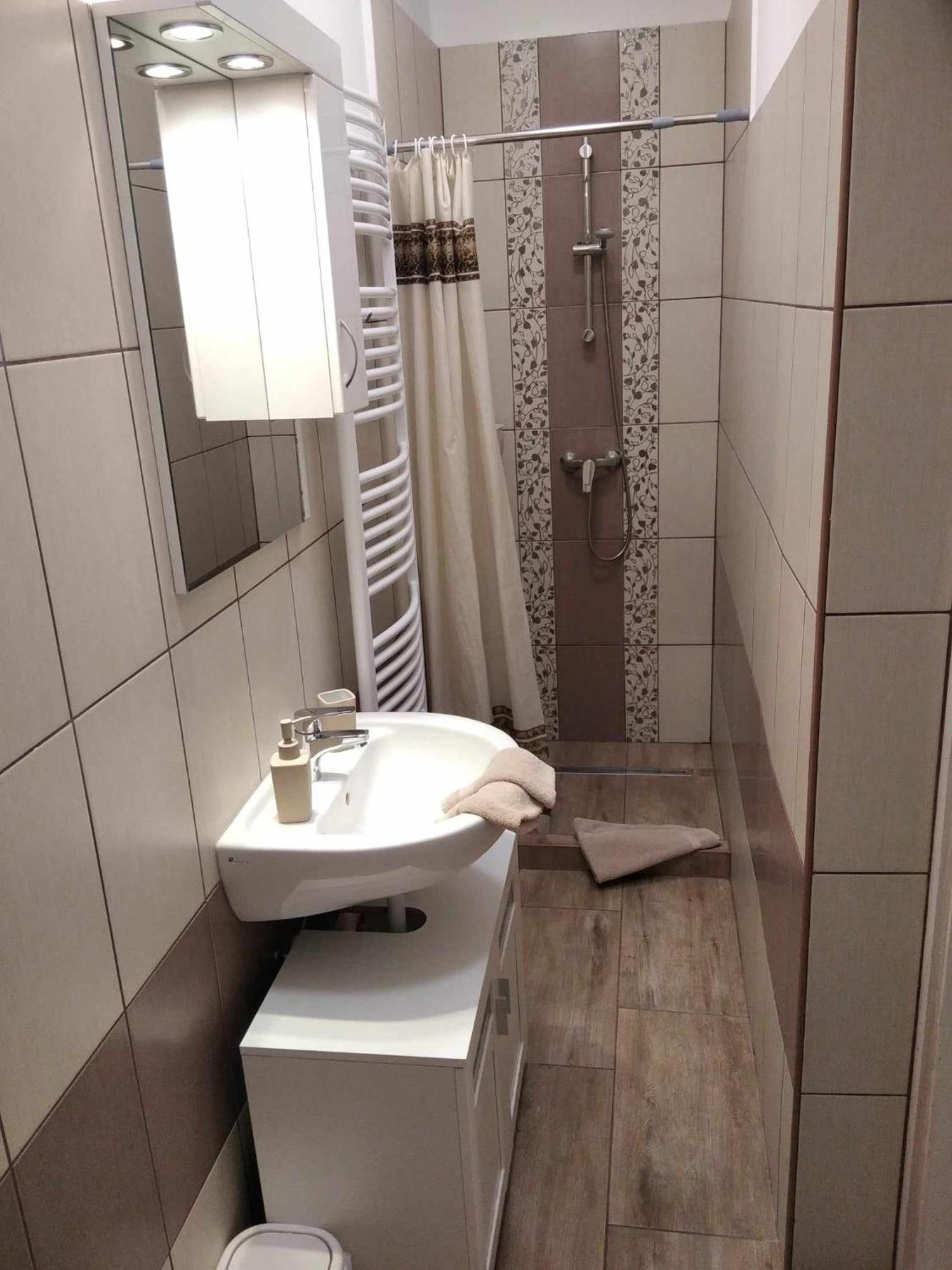 Esze Vendegszoba Apartment Tata